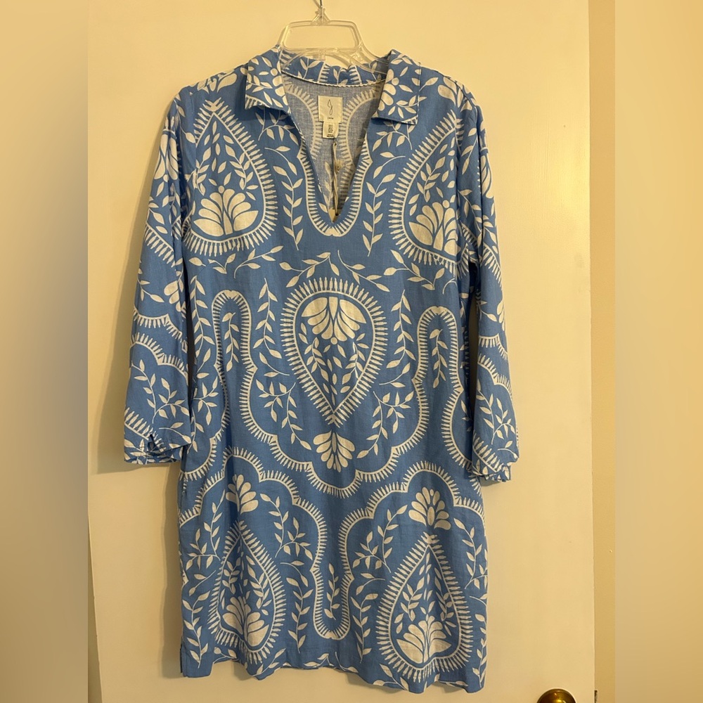 New Joie Blue and White Leaf-Print dress size 2 but runs big.